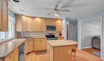 38 Standish Rd, Attleboro, MA 02703