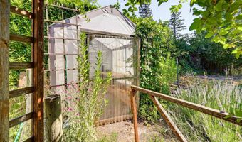 840 Harmony Ln, Ashland, OR 97520