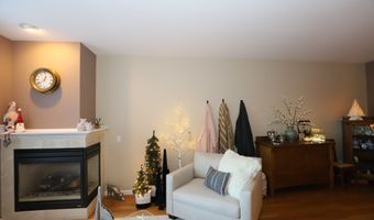 70 Woodcrest Ln 70, Danbury, CT 06810
