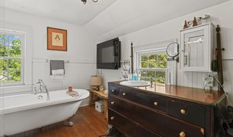 341 Chapel Hill Rd, Atlantic Highlands, NJ 07716