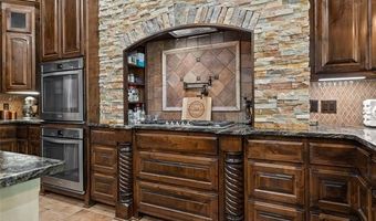 579 Chateau Bnd, Ardmore, OK 73401