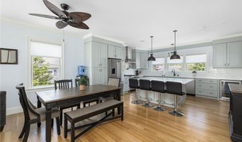 3 Oak St, Middletown, RI 02842