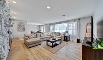 116 E Brittany Dr, Arlington Heights, IL 60004