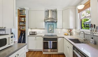 1376 Versailles Ave, Alameda, CA 94501