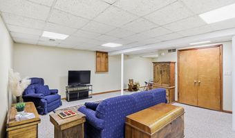 825 Queenswood Ct, Indianapolis, IN 46217
