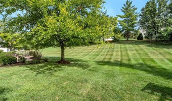 821 Heatherhaven Dr, Ballwin, MO 63011