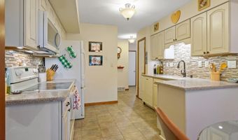 38 Woodside Dr, Albany, NY 12208