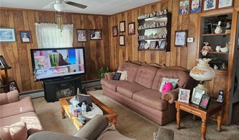 8 Lake Ct, Hopkinton, RI 02804