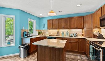 187 Cinnamon Fern Ln, Banner Elk, NC 28604