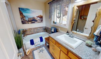 814 PARADISE Ln, Brookings, OR 97415