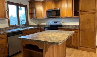 3 Buttonwood St 1, Bristol, RI 02809