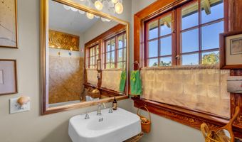 119 Washington St, Bay St. Louis, MS 39520