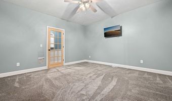 19 Elizabeth Dr, Auburn, MA 01501