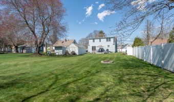 3 Edgewood Ave, Waterford, CT 06385