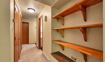 8 HILLTOP Ct, Appleton, WI 54914