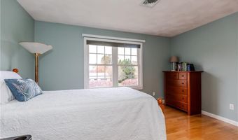 11 Raven Cir, Cranston, RI 02921