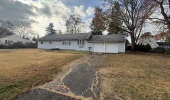 574 Hopping Rd, Belford, NJ 07718