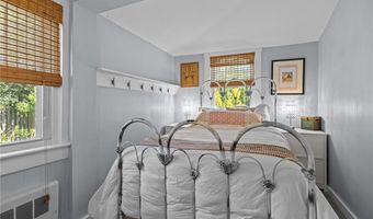 39 Sunset Dr, Barrington, RI 02806