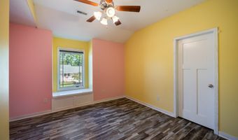 923 S 10th St, Adel, IA 50003
