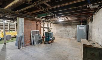 281 Green End Ave, Middletown, RI 02842