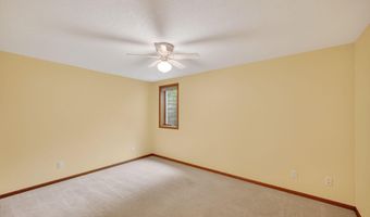 909 Idaho Ave, Ames, IA 50014