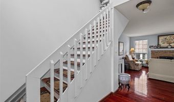 134 Holloway Rd, Ballwin, MO 63011