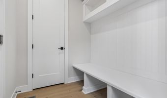 881 N MANCHESTER St, Arlington, VA 22205