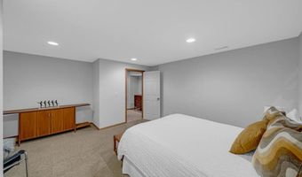 947 11th Ave SE, Altoona, IA 50009