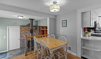 82 Vera St, Warwick, RI 02886