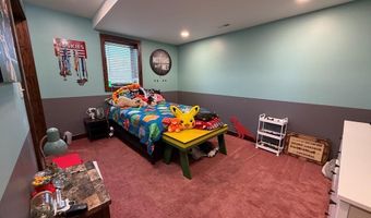 1524 Beechwood Dr, Aurora, NE 68818