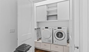 50 School St 1, Newport, RI 02840