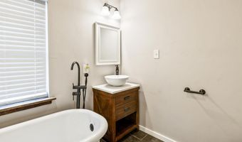 226 S First St, Benton, AR 72015