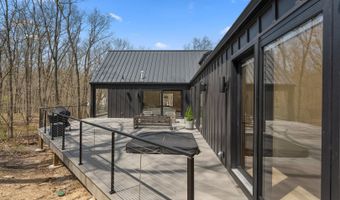 111 E Neptune Ave, Beverly Shores, IN 46301
