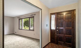 19 Galloping Cir, Belford, NJ 07718