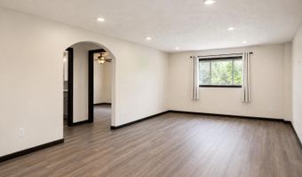 1208 Plum Ln, Aberdeen, SD 57401