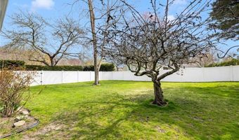 9 Valley Dr, Bristol, RI 02809