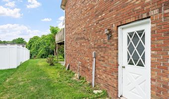 7 Hemlock Ln, Albany, NY 12208