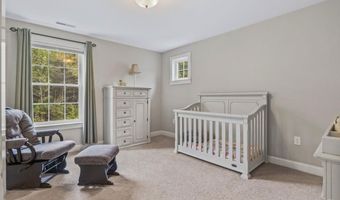 90 Village Place Dr, Barrington, NH 03825