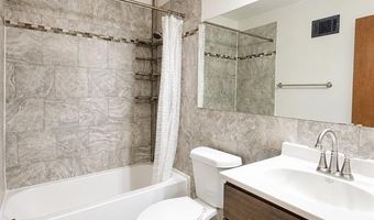 745 Woodrun Dr, Ballwin, MO 63021