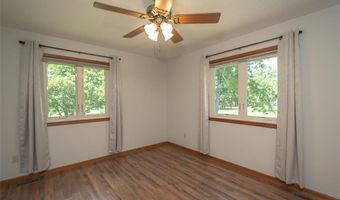 918 King St, Baldwin City, KS 66006