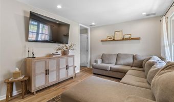 21 Sun Aire Dr, Arnold, MO 63010
