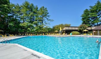 4956 SENTINEL Dr 9-402, Bethesda, MD 20816