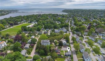 203 Fenner Ave 5, Middletown, RI 02842