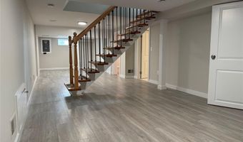 41 Woods Ave, Bergenfield, NJ 07621