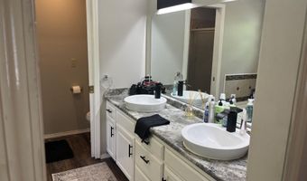 829 Rosemary Ave, Aurora, MO 65605