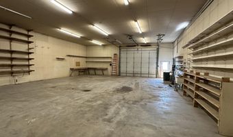 615 East Dr, Aberdeen, SD 57401
