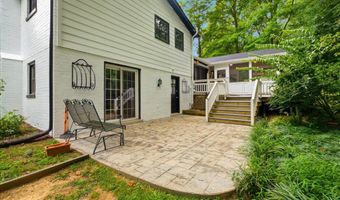 8906 TRANSUE Dr, Bethesda, MD 20817