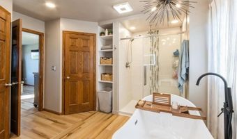 1049 Vine Ave, Riverside, IA 52327