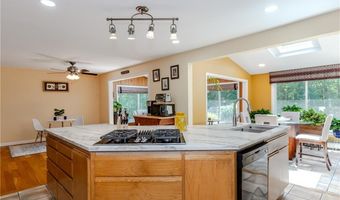 41 Holly Hill Ln, Cranston, RI 02921