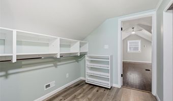 9860 Berwick Dr, Affton, MO 63123